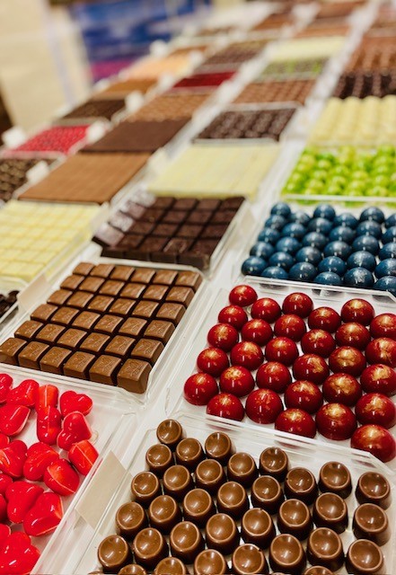 Vitrine met handgemaakte pralines